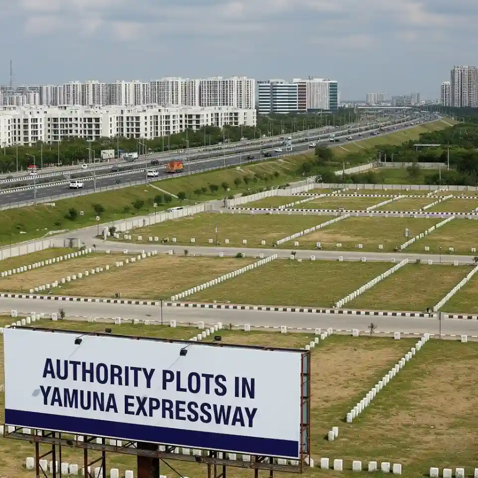 Authority Plots in Yamuna Expressway