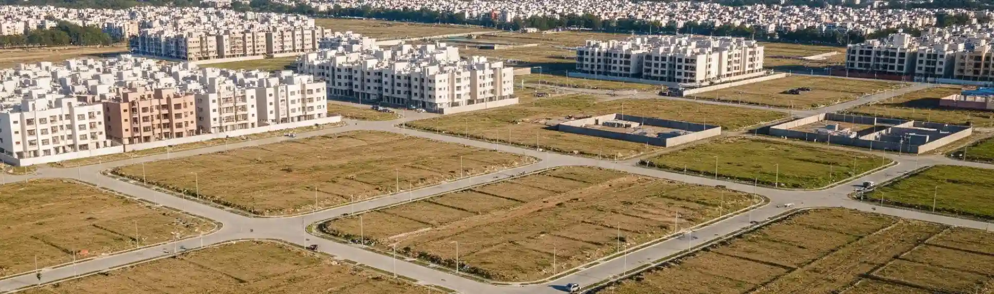 Plots in Gamma 1 Greater Noida