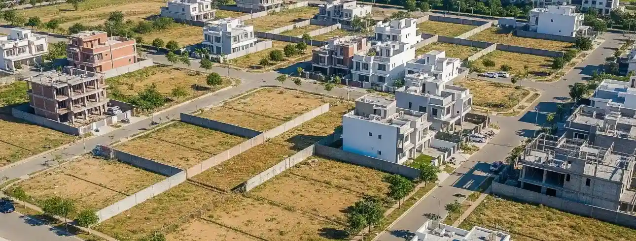 Plots in Omicron 1a Greater Noida